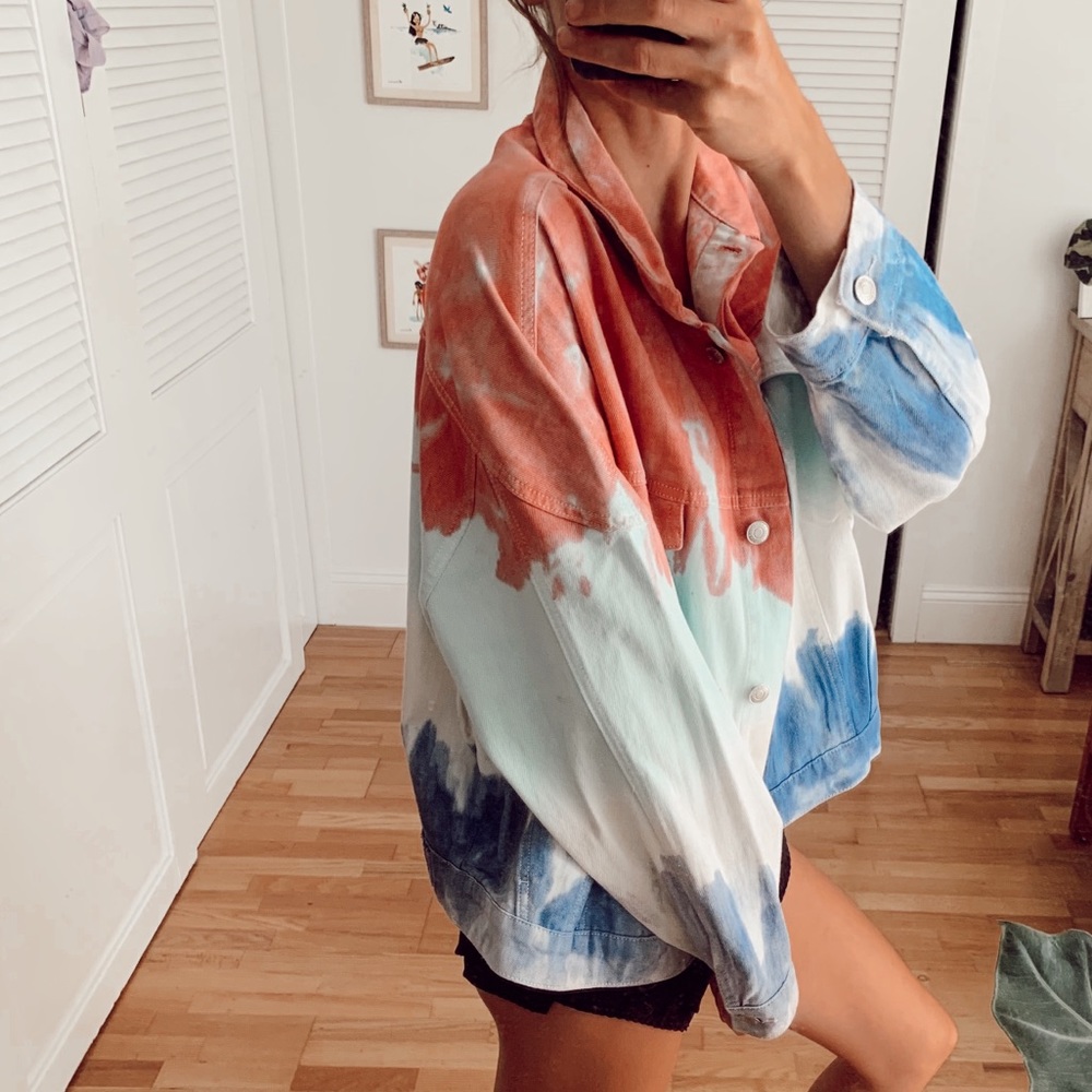 Oversized vintage tie dye jean jacket!